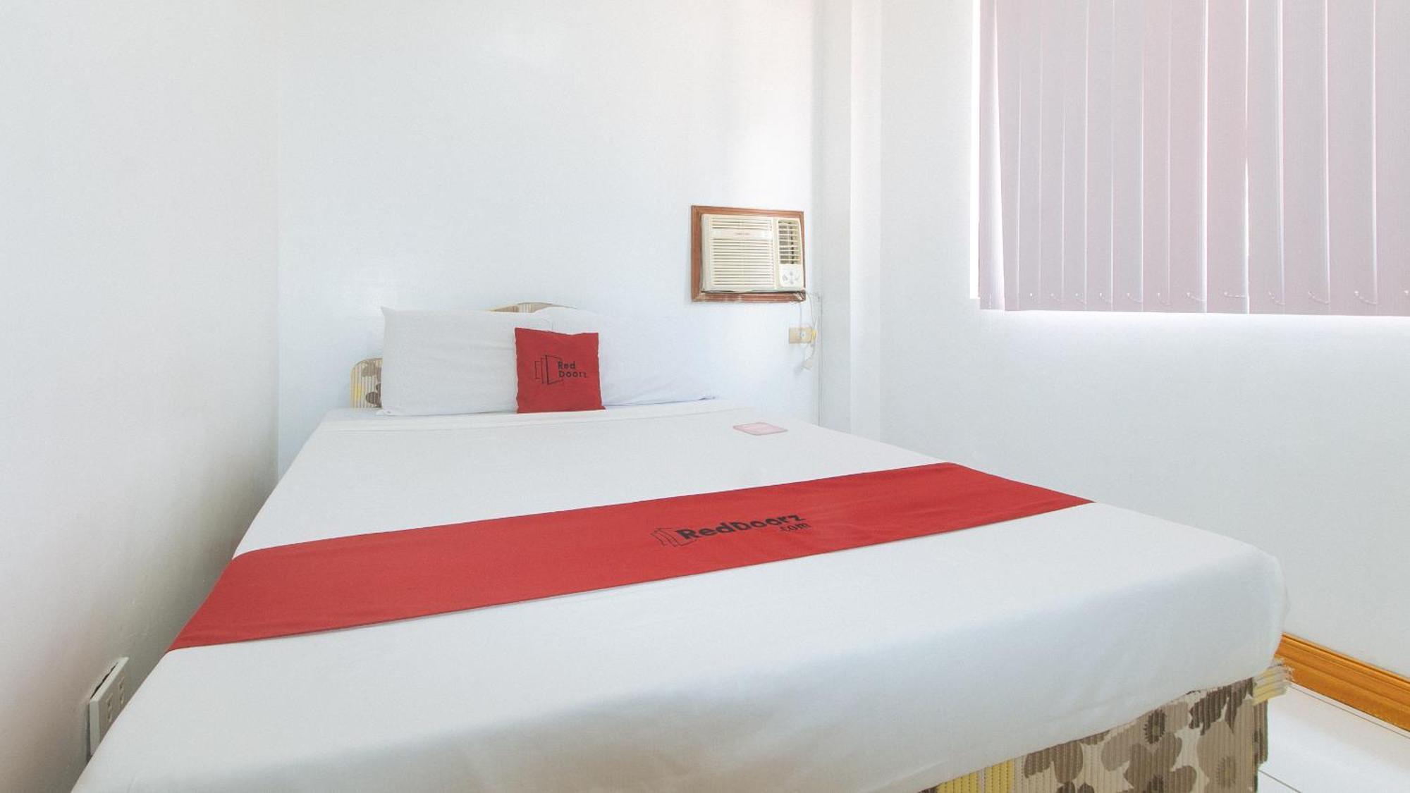 Reddoorz At Coco Grove Tourist Inn Panglao Exterior photo