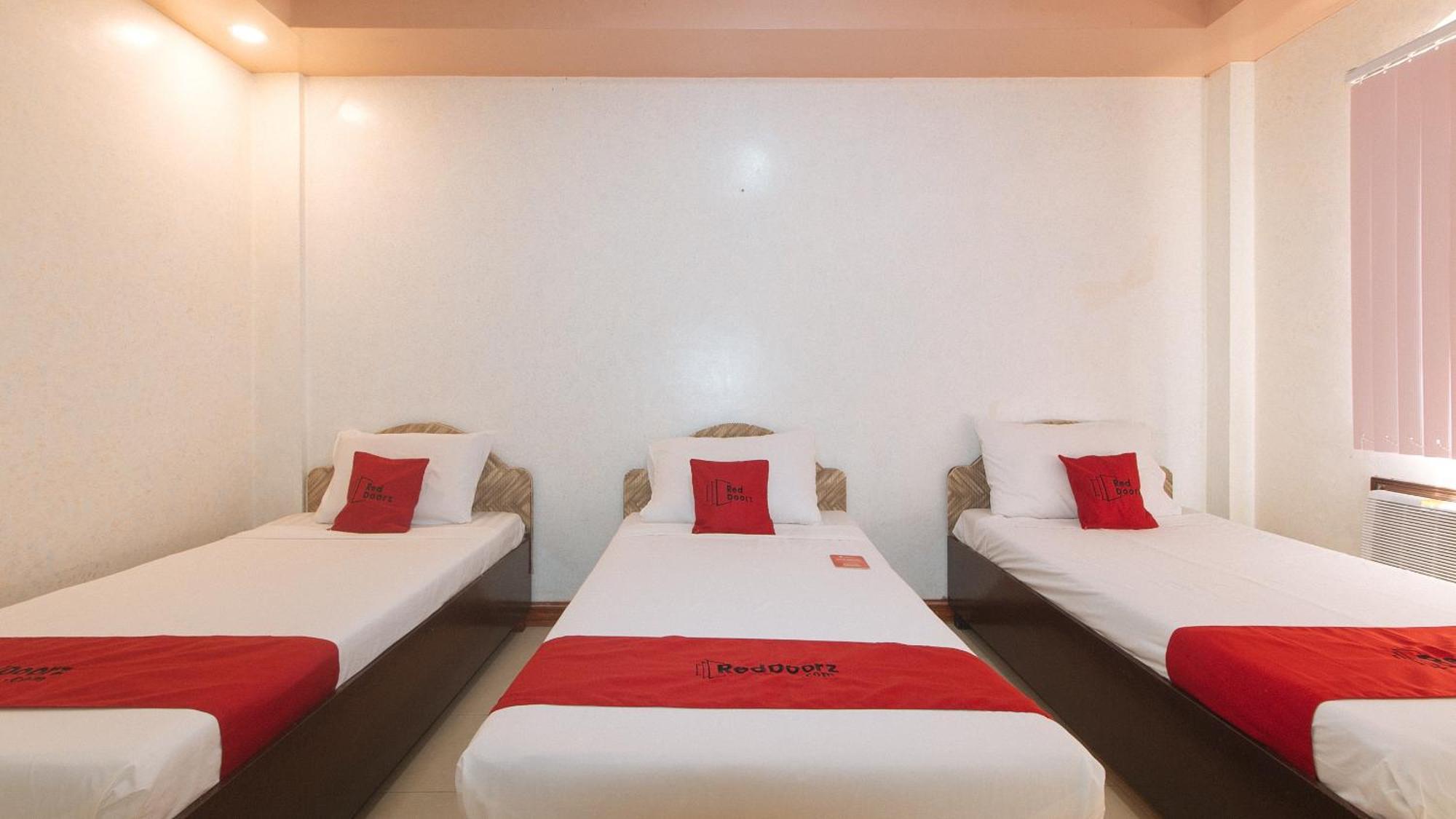 Reddoorz At Coco Grove Tourist Inn Panglao Exterior photo
